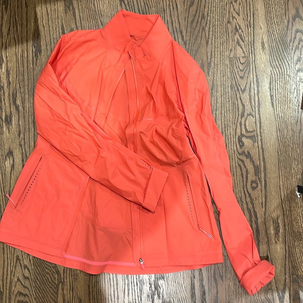 Coral fast and free windbreaker Lululemon